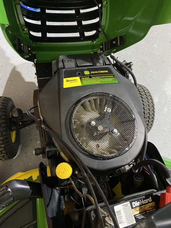 John Deere X300, Garden Tractor 42in. Edge™ Deck Riding Mower W/BAGGER