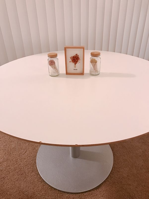 White Round Dining Table Office Desk For In Hayward Ca Offerup