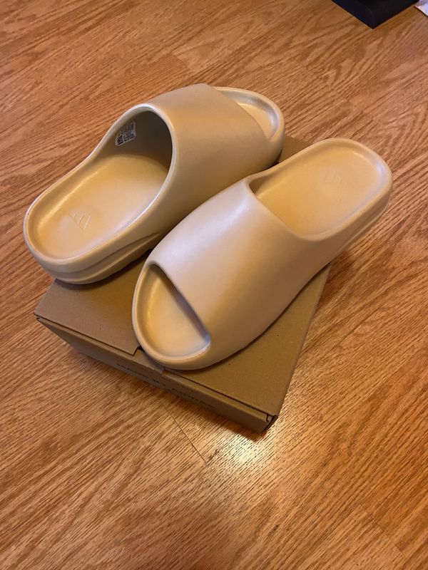 Yeezy Slide - Desert Sand - Size 8 for Sale in West Covina, CA - OfferUp