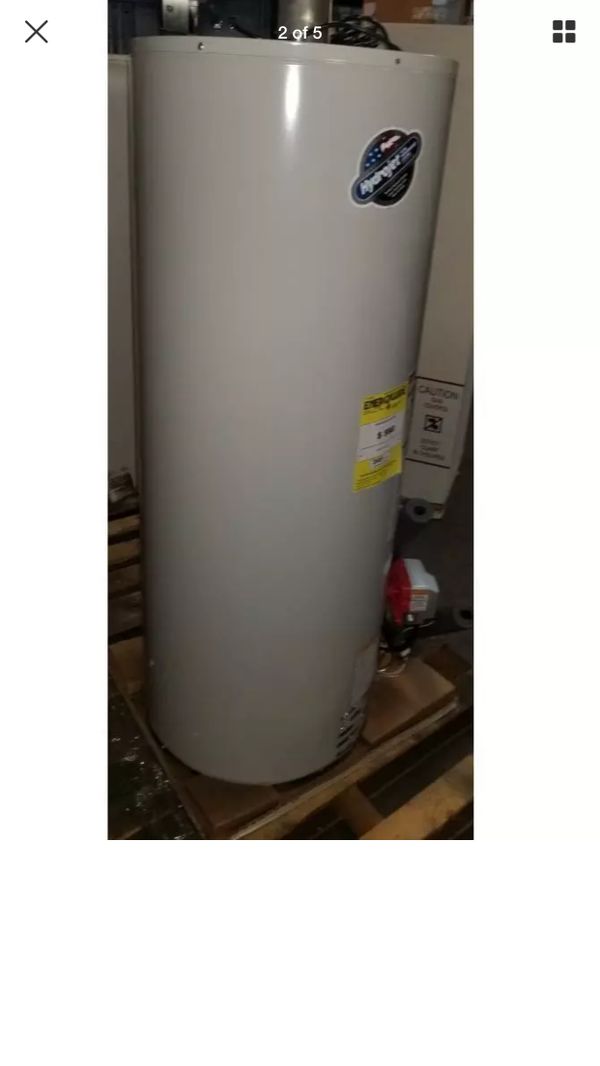 Bradford White 40 Gallon Natural gas water heater like New for