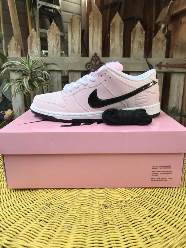 nike sb dunk pink box