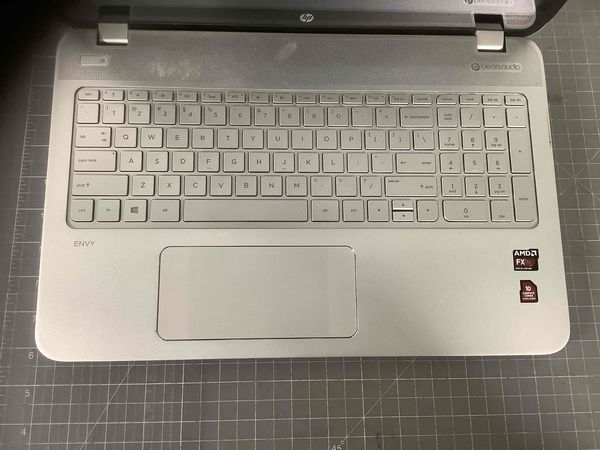 HP Envy TouchSmart 15.6&quot; AMD FX7500 Radeon R7 2.10GHz 6GB