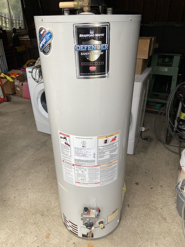50 gallon Bradford White Natural Gas Water Heater. for Sale in Roy, WA