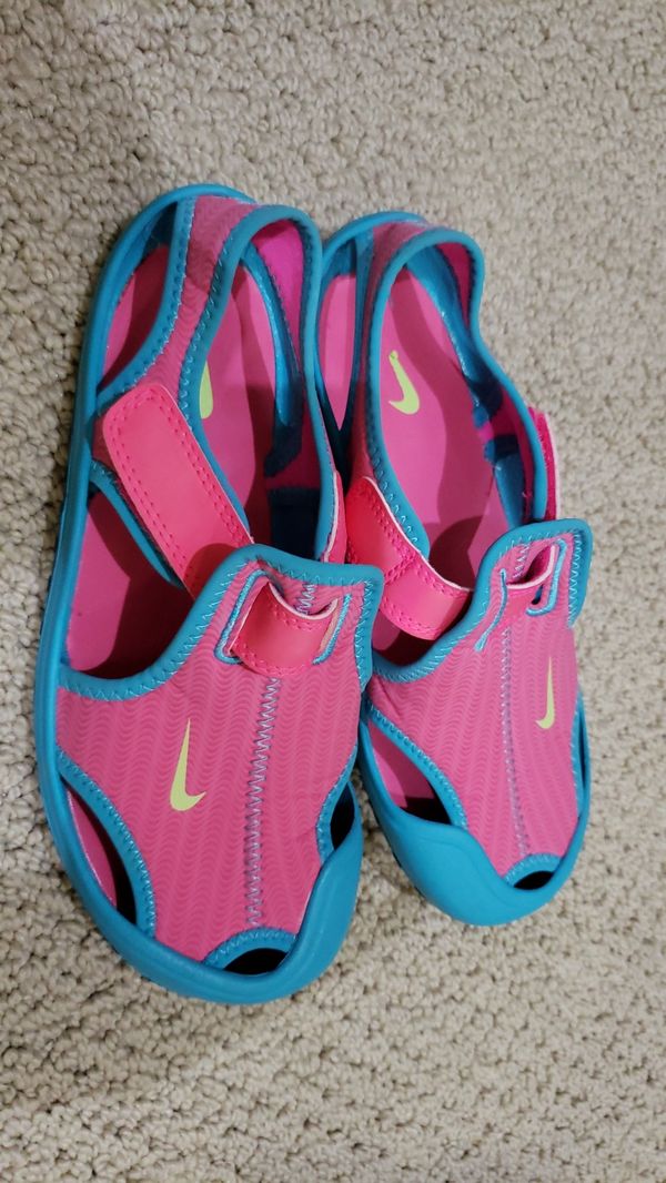 childrens nike beach shoes