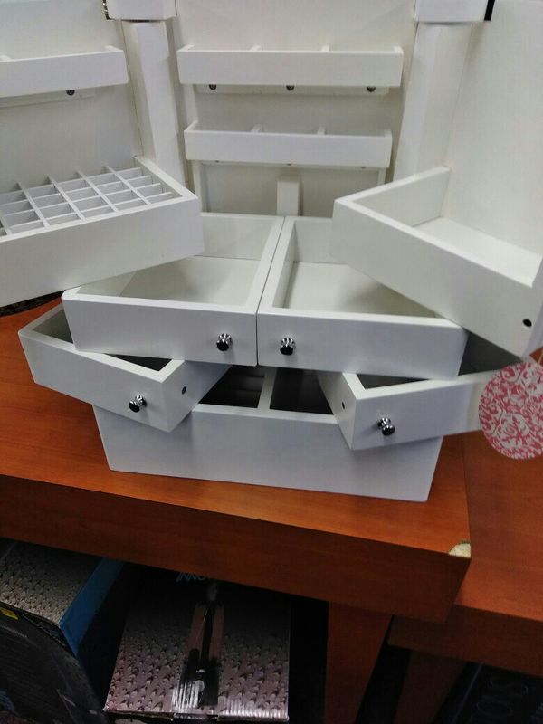 Lori Greiner Deluxe Cosmetic Organizer Box White for Sale in Greensboro