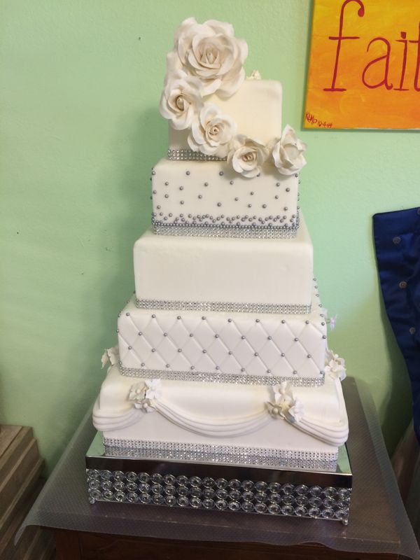 Fake Wedding Cake for Sale in Oviedo, FL OfferUp