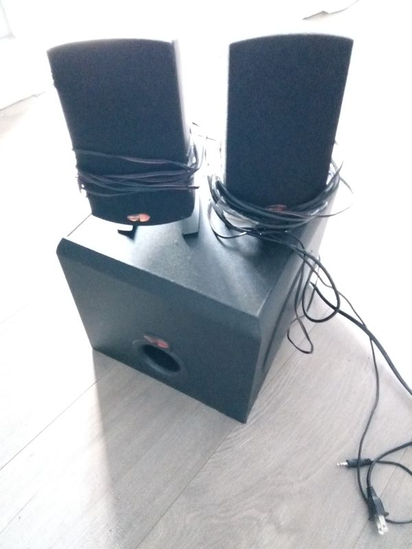 Home theater speakers for parts or fix for Sale in Orlando, FL - OfferUp