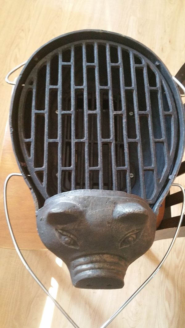Cast iron pig hibachi grill for Sale in Brownstown Charter Township, MI