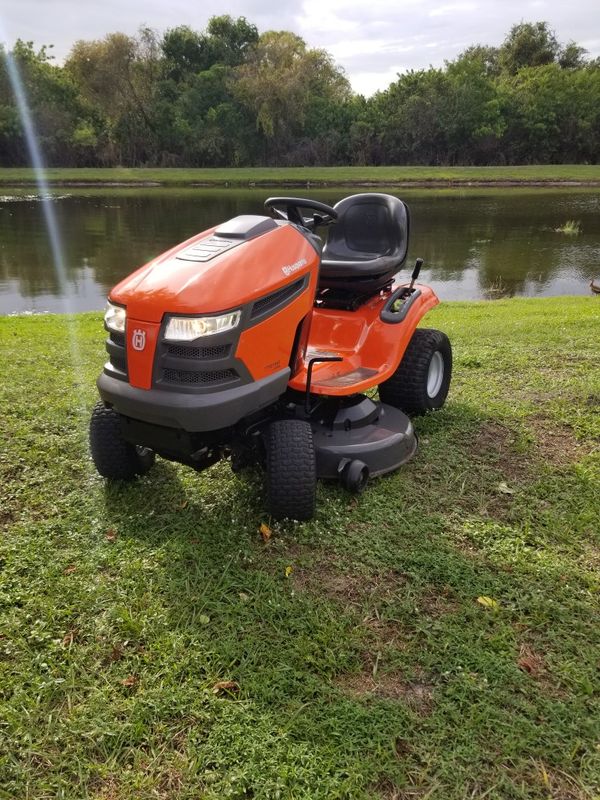 Husqvarna YTH21K46 Riding Lawn Mower. Kohler 21Hp. 46" Cut. Runs Great
