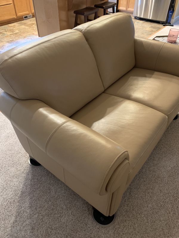 Full Italian Leather Love Seats for Sale in WA OfferUp