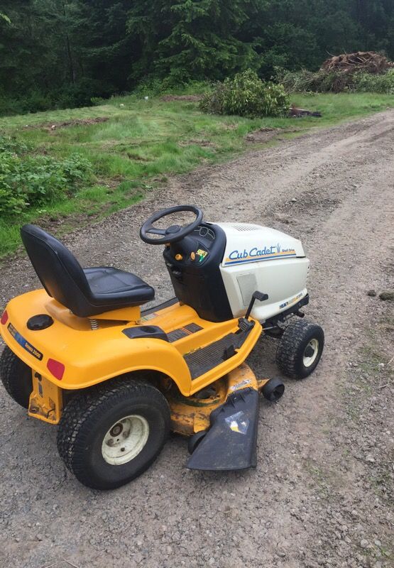 2005 cub cadet LT 2042 shaft drive mower for Sale in Snohomish, WA