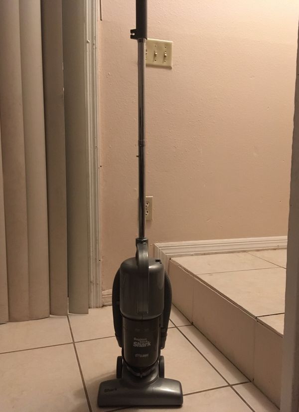 Bagless Stick SHARK “Cyclonic Action” Vacuum for Sale in Clearwater, FL