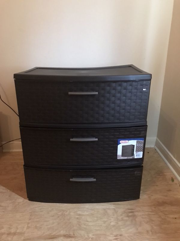 3 drawer Rubbermaid dresser for Sale in Sugar Land, TX OfferUp