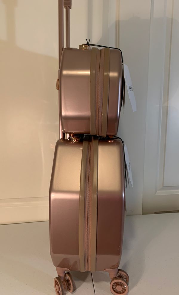 Kensie 3D 2 piece spinner luggage set-rose gold for Sale in Chandler ...
