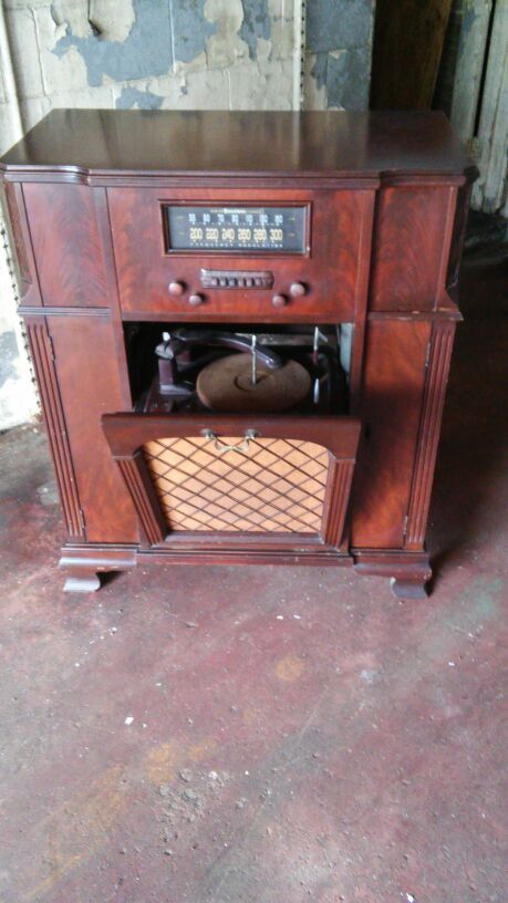 1942 Firestone Air Chief. Radio Record Player for Sale in Cherryville ...