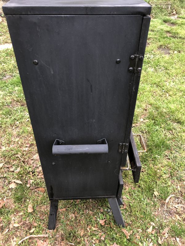 Smoky mountain Series Great Outdoor smoker! for Sale in Roseboro, NC