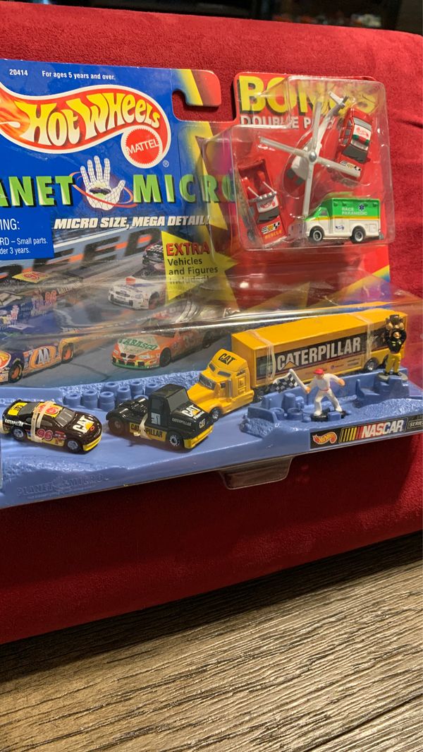 Micro Machines, Micro, Hot Wheels 1998 for Sale in Glendale, AZ