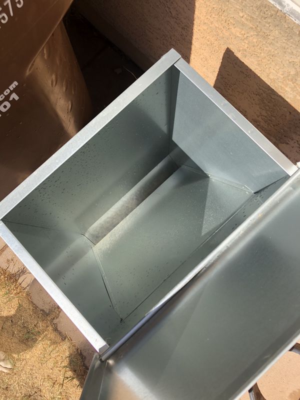 Large pet lodge dog feeder. for Sale in San Tan Valley, AZ - OfferUp