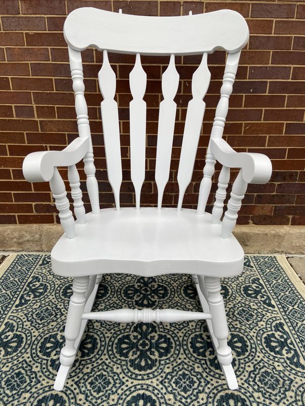 White Rocking Chair for Sale in Chicago, IL - OfferUp