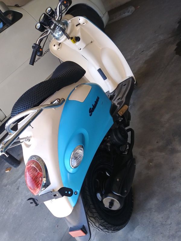 Schwinn Gas 50cc Scooter. Goes 40 mph. Bill of sale only. You can test