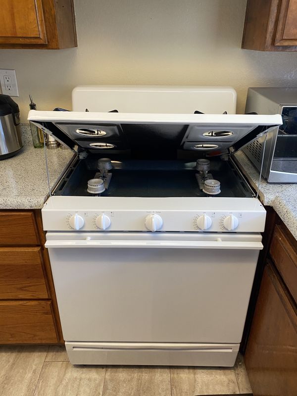 Stove Hotpoint 4.8 cu. ft. Gas Range for Sale in Los Angeles, CA OfferUp