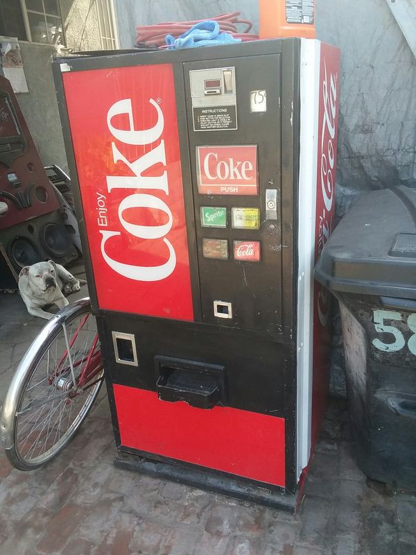 VINTAGE COKE VENDING MACHINE!! PROJECT! NO KEY!! CONDITION