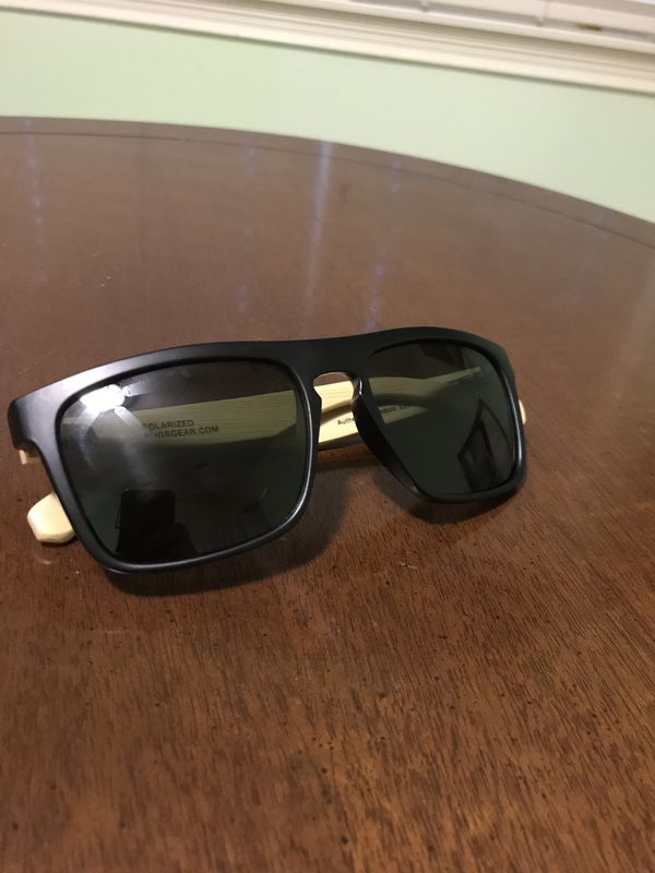 New PUGS Bamboo Sunglasses for Sale in Brownsburg, IN - OfferUp