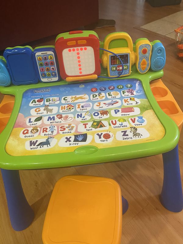 Vtech Ready Set Learn interactive desk!! stool included Like New! for
