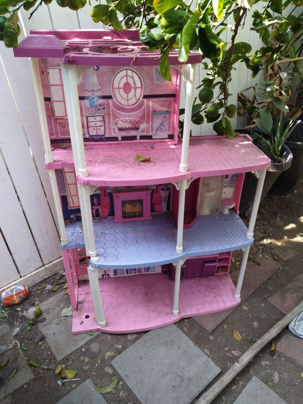 Barbie house 10 bucks for Sale in Los Angeles, CA - OfferUp