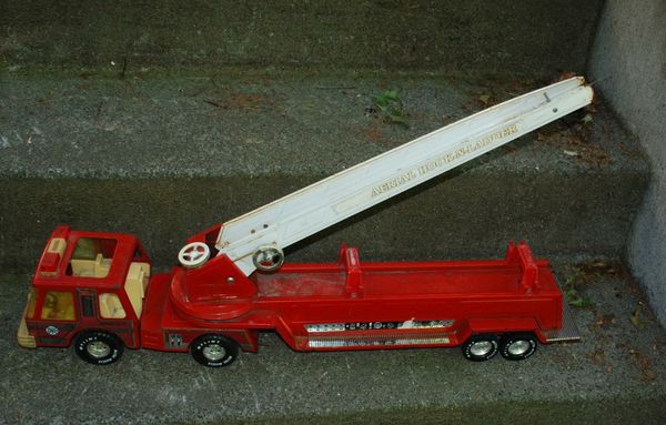 nylint aerial hook and ladder
