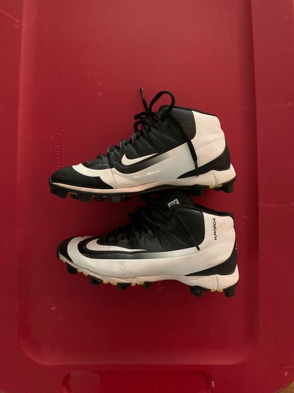 Nike boys size 5 baseball cleats for Sale in Issaquah, WA - OfferUp