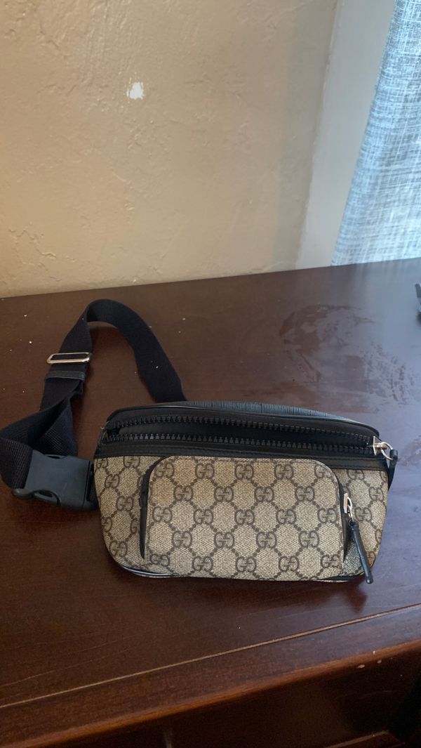 Gucci beige and black GG supreme belt bag for Sale in Los Angeles, CA - OfferUp