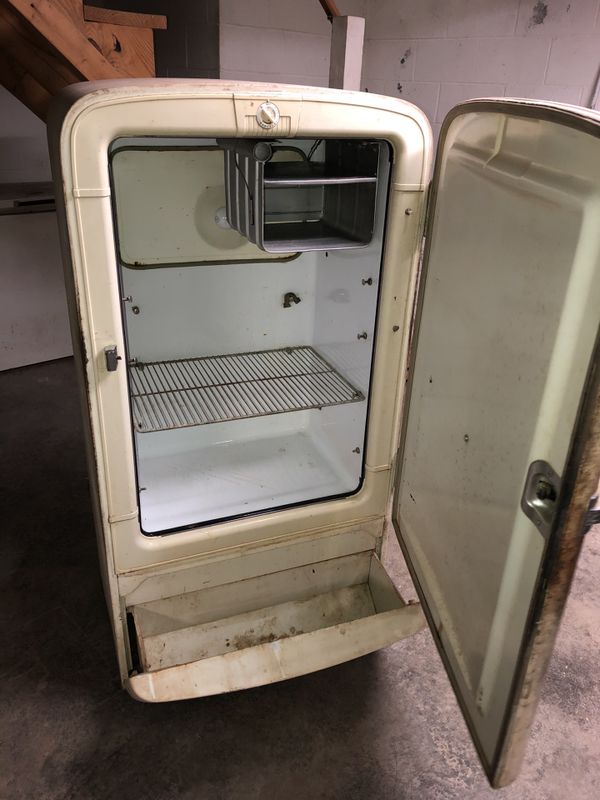 Antique admiral refrigerator for Sale in Salisbury, NC - OfferUp