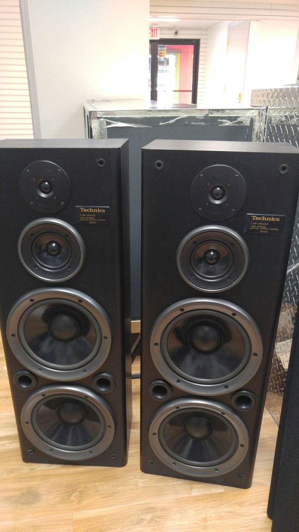 Technics 3 way speakers. Twin woofer SBA33, 260w. Very scarce speakers