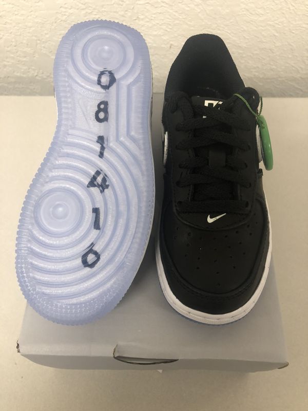 Colin Kaepernick kids shoes size 11C for Sale in Green Colin Kaepernick kids shoes size 11C for Sale in Green