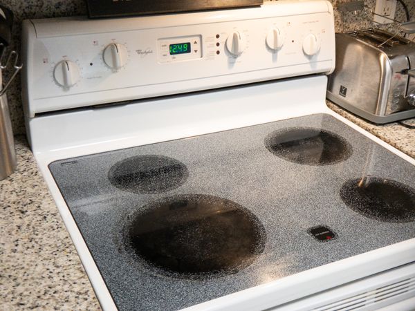 Whirlpool Ceramic Top Stove - White for Sale in Miami, FL - OfferUp