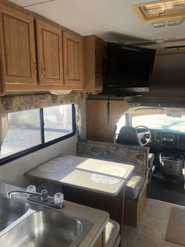 2006 Sunseeker 29 Ft Class C Motorhome All Fiberglass Body for Sale in
