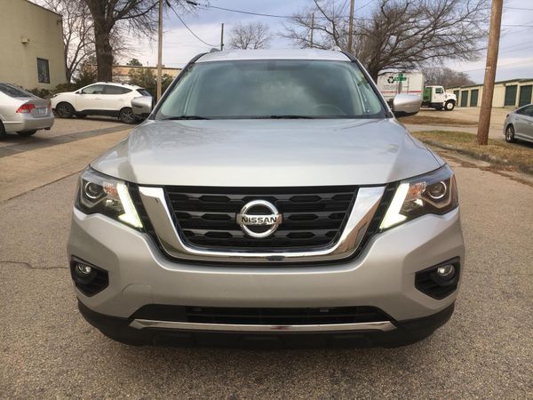 2017 Nissan Pathfinder 3rd row seats 40k for Sale in Raleigh, NC - OfferUp