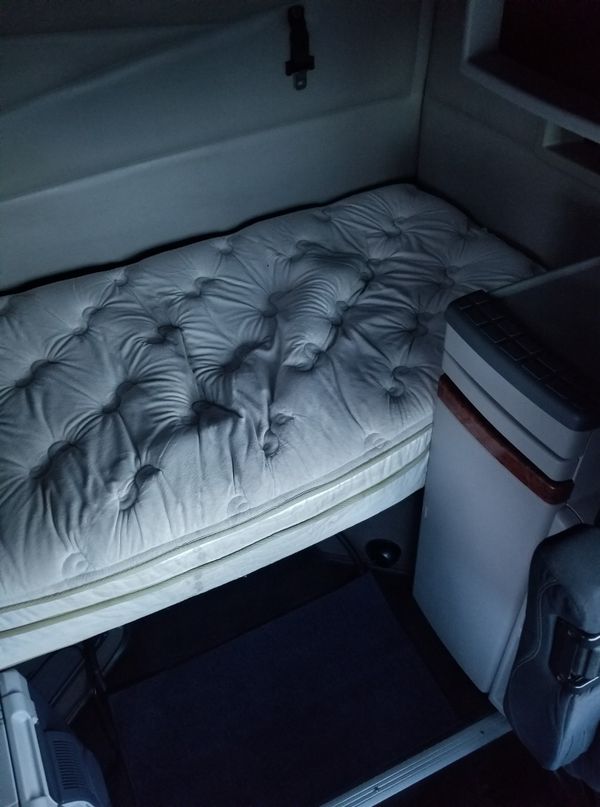 Volvo VNL 670 / 2006 D12 Engine 10 speed for Sale in Palos Heights, IL