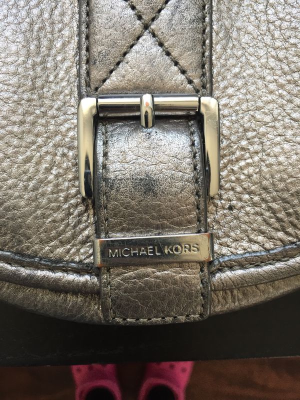 Michael Kors small silver purse for Sale in Chula Vista, CA - OfferUp