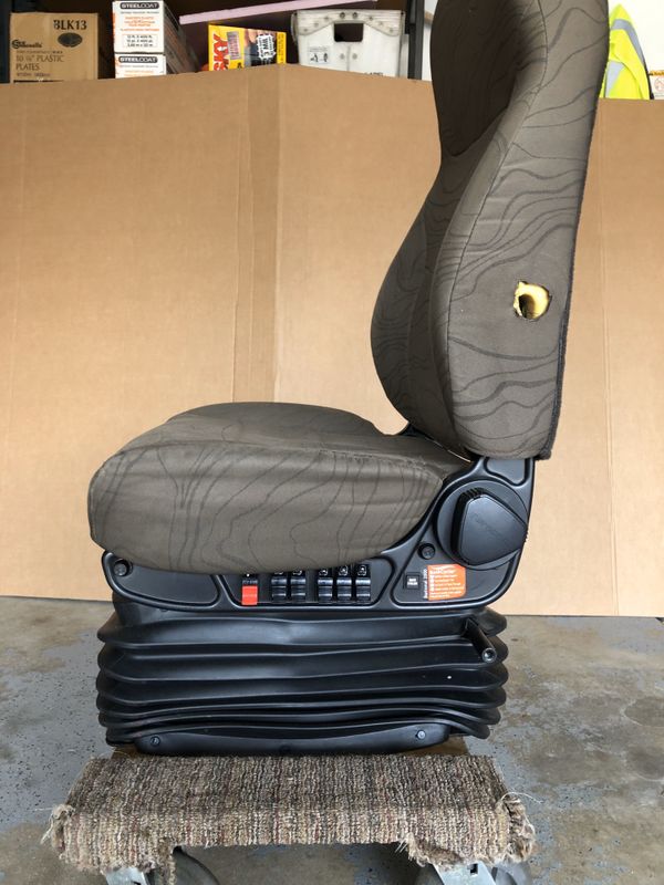 Truck Seat with back cycler Volvo VNL semi for Sale in Algonquin, IL