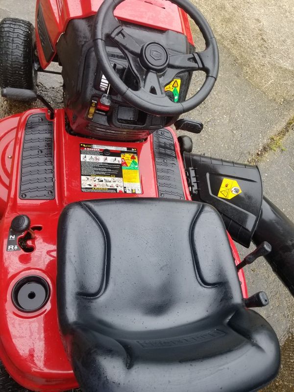 CRAFTSMAN 42in Riding Lawn Mower with bagger for Sale in Virginia