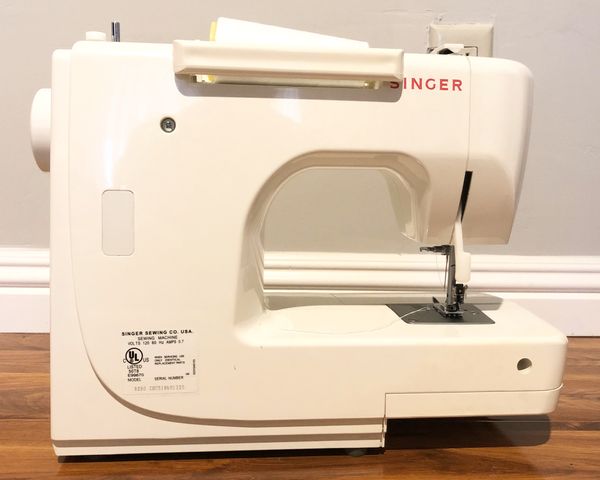 Singer Sewing Machine Model 50t8 E99670 Excellent Condition for Sale in