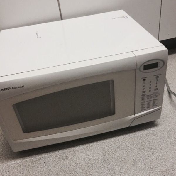 Sharp carousel white microwave for Sale in Irvine, CA - OfferUp
