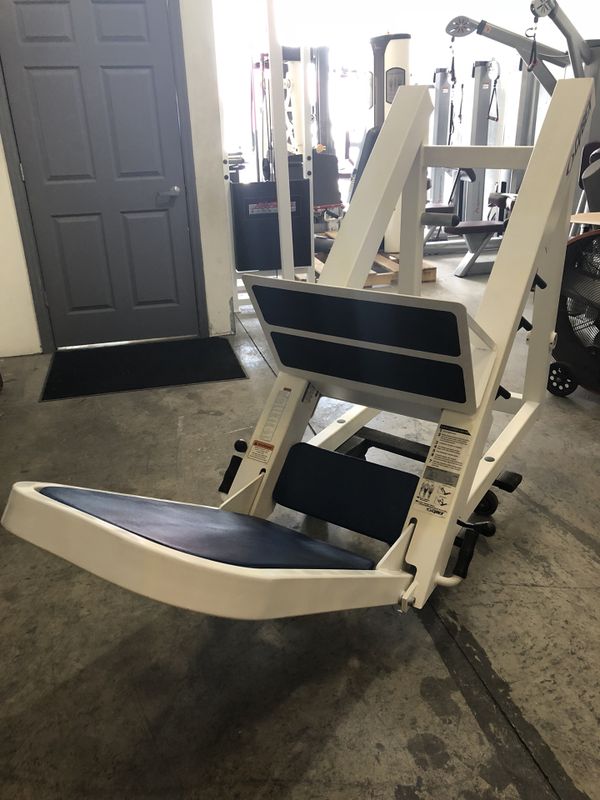 Cybex plate loaded leg press for Sale in Miami, FL - OfferUp