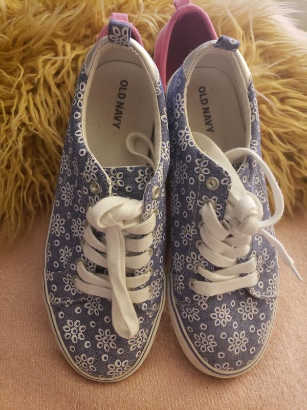girls canvas trainers