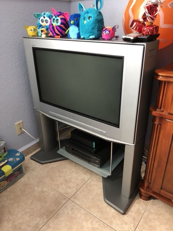Sony HDTV Trinitron flat screen tv with Sony built in stand! for Sale
