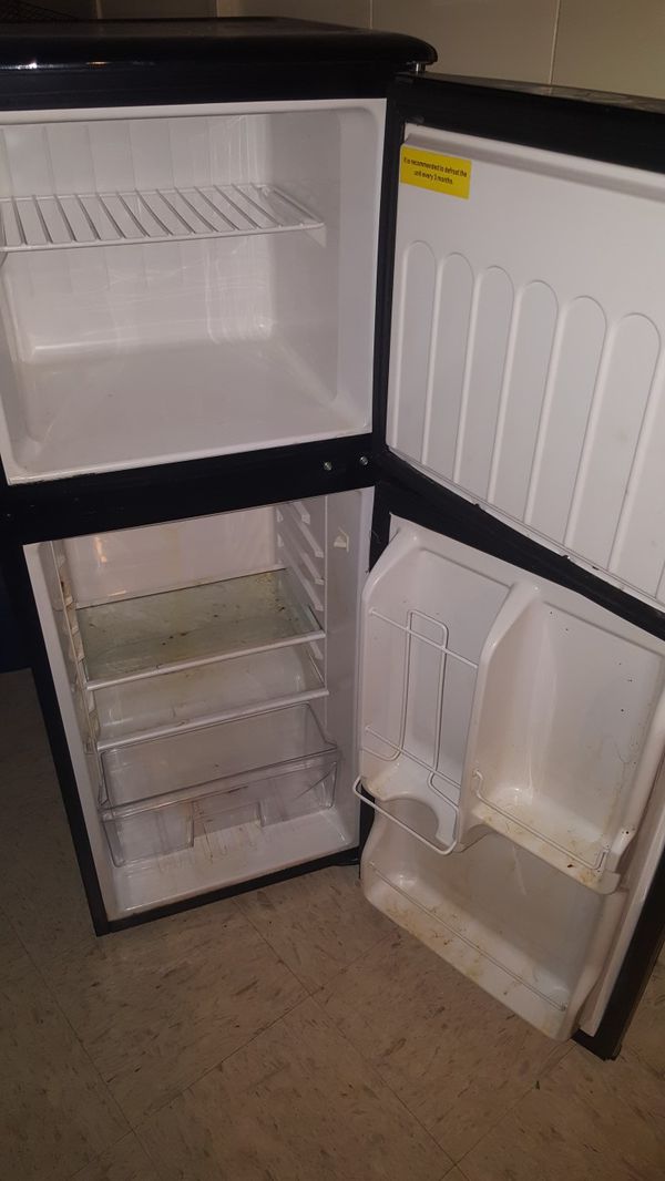 Magic chef mini fridge for Sale in Chicago, IL - OfferUp