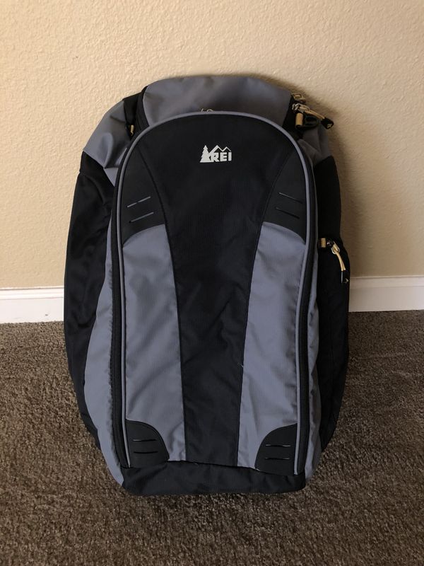 rei vagabond 40 pack review