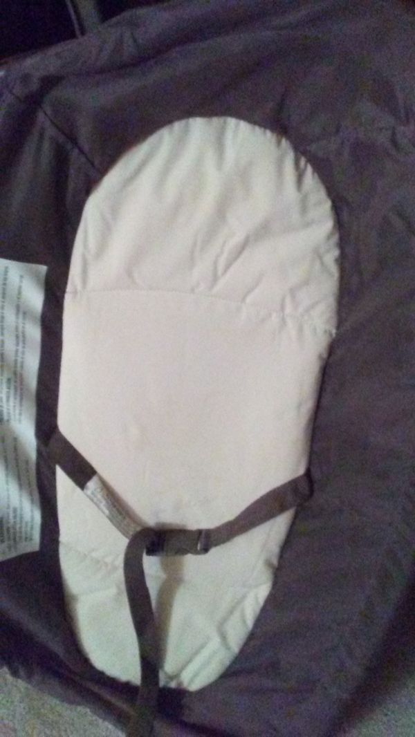 Eddie Bauer Pack and Play for Sale in Puyallup, WA OfferUp